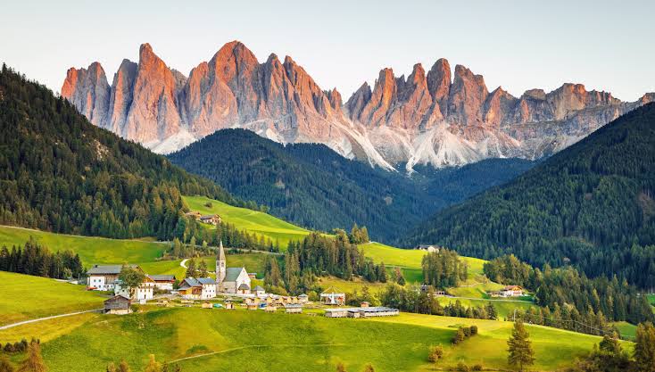 Best Mountain Towns for Summer Vacations: Discover Scenic Destinations for Your Next Getaway